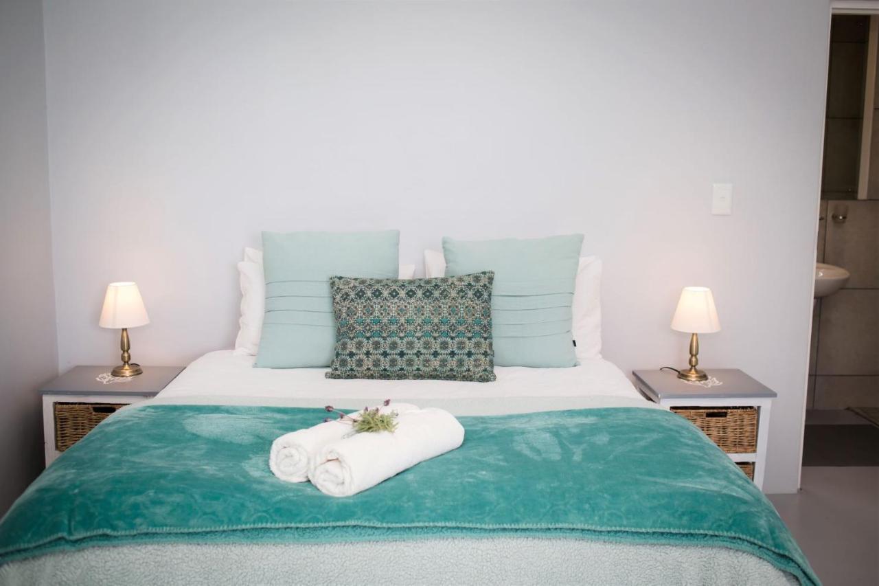 Three Feathers Cottages Langebaan Extérieur photo