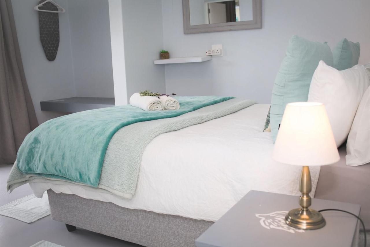 Three Feathers Cottages Langebaan Extérieur photo