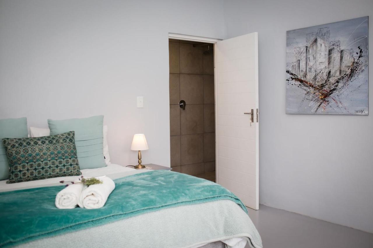 Three Feathers Cottages Langebaan Extérieur photo