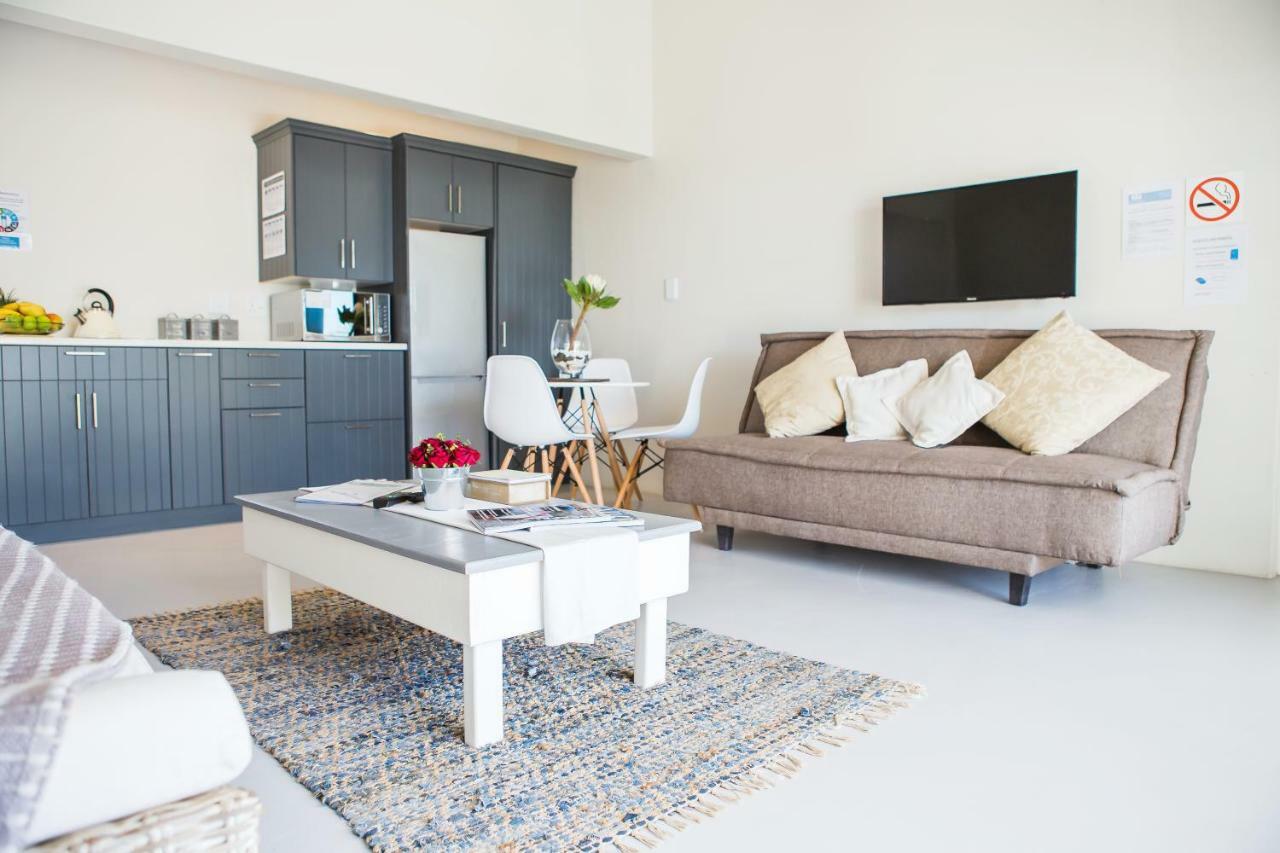 Three Feathers Cottages Langebaan Extérieur photo